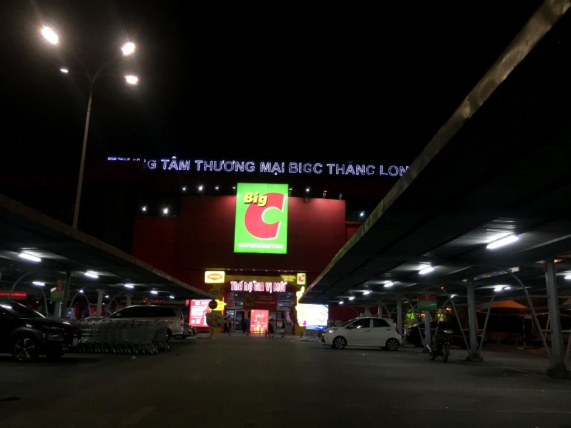 Hà Nội: Big C Thăng Long bất ngờ đóng cửa sớm, phun khử khuẩn toàn bộ trung tâm thương mại