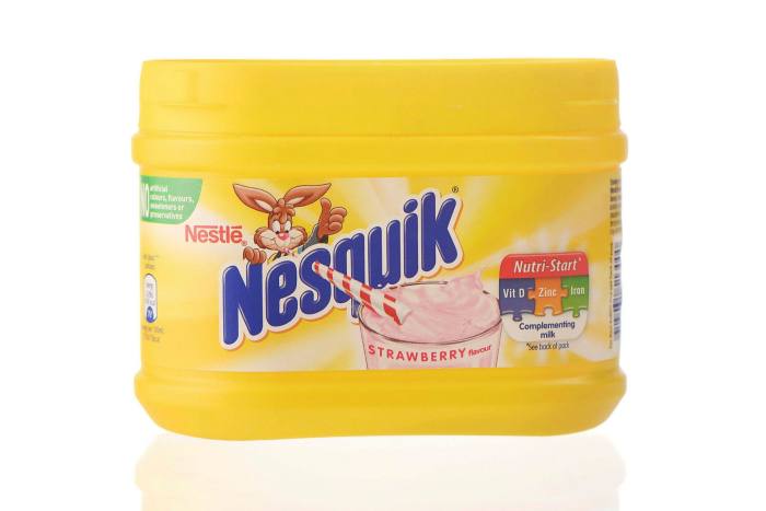 Nesquik của Nestlé, được bán cho trẻ em, có hàm lượng đường cao (Ảnh: Bloomberg)