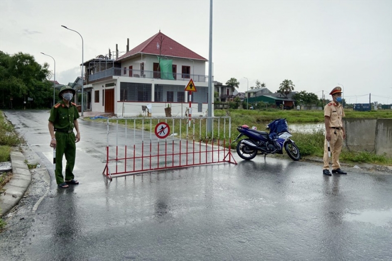 Hà Tĩnh phong tỏa 15 điểm trên 4 trục đường chính ở TP khi phát hiện 2 ca dương tính SARS-CoV-2