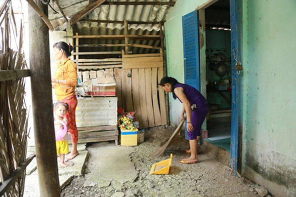 Hiện tại căn nhà của gia đình Hồ Văn Cường ở Tiền Giang xuống cấp trầm trọng (Ảnh: Hóng Express)