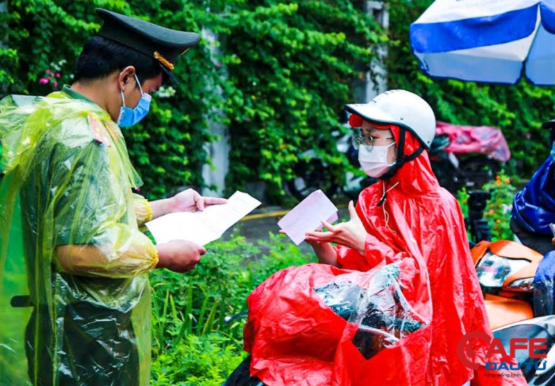 Hà Nội: Người dân ra đường không cần xuất trình lịch làm việc