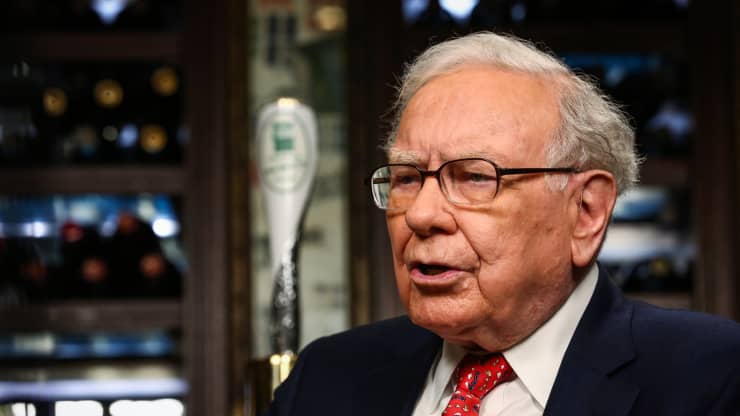 Warren Buffett: Những doanh nghiệp hoạt động tốt nhất trong thời kỳ lạm phát cao (Ảnh: CNBC)