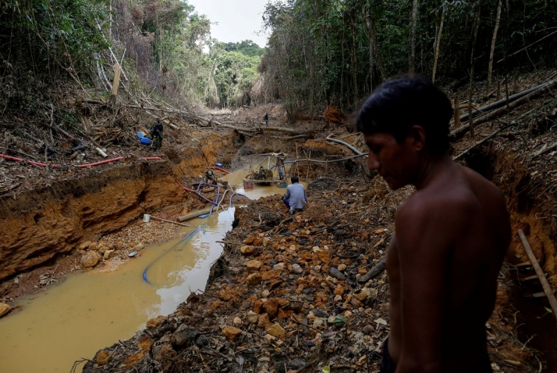 Một mỏ khai thác vàng trái phép ở Brazil (Ảnh: Reuters)