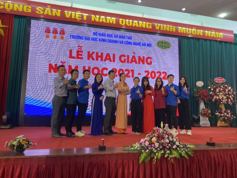 Sáng ngày 09/10, trường Đại học Kinh doanh và Công nghệ Hà Nội tổ chức Lễ khai giảng năm học 2021-2022 theo hình thức trực tuyến
