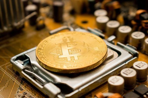 Bitcoin lập đỉnh mới, thị trường ngập sắc xanh