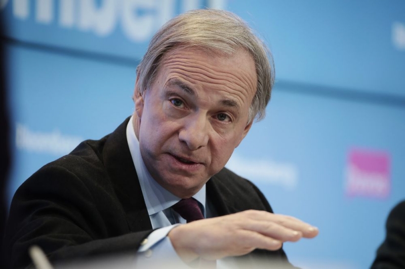 ‘Ông trùm’ đầu cơ Ray Dalio cảnh báo nhà đầu tư không nên giữ tiền mặt khi lạm phát đang cao