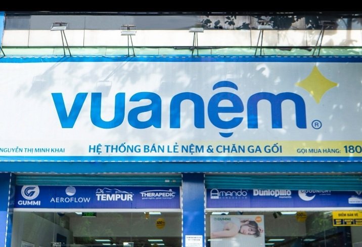 Vua Nệm chính thức lên tiếng xin lỗi sau sự việc thuê người mẫu nam cởi trần quảng cáo trên tàu điện