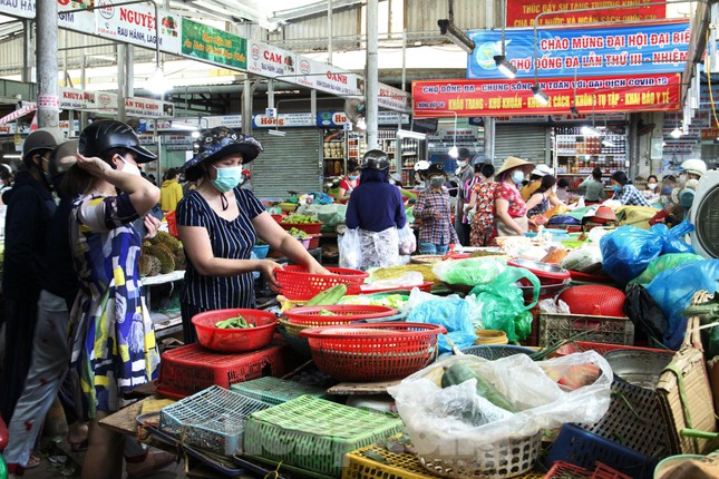 Đà Nẵng sẽ không đóng cửa cả chợ như trước đây để đảm bảo cung ứng hàng hóa dịp Tết (Ảnh: Tiền Phong)